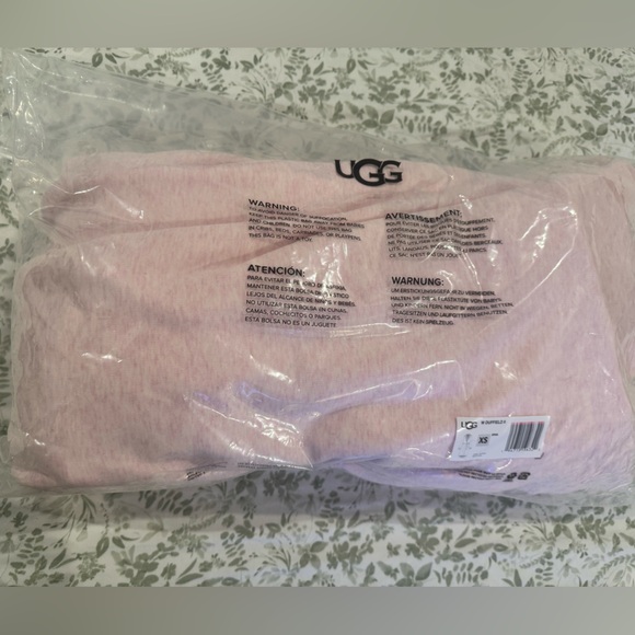 UGG Soft Pink Robe - Picture 7 of 7